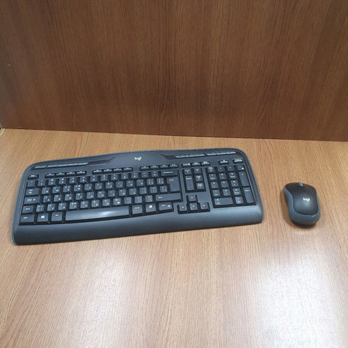 Logitech MK295 Silent wireless keyboard and mouse set like new