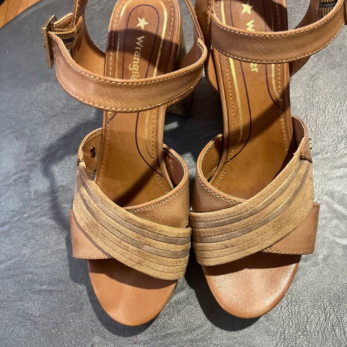Wrangler suede sandals size 39 beige like new