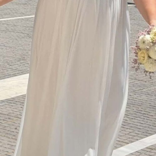 White long wedding dress like new, strapless with tulle
