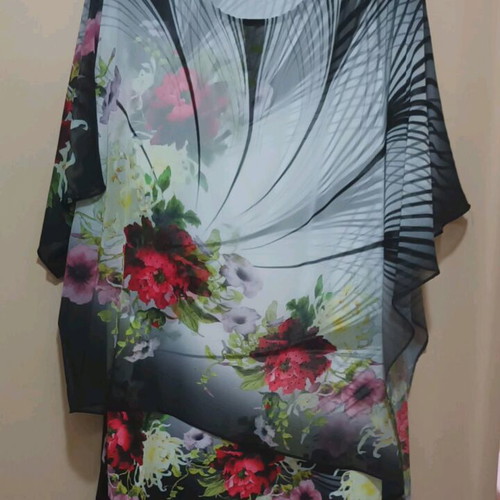 Asymmetric double tunic like new, size M-L, floral