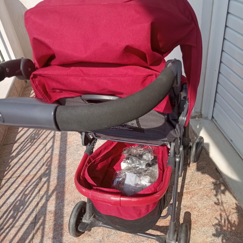 Chicco stroller like new with multiple backrest positions and storage