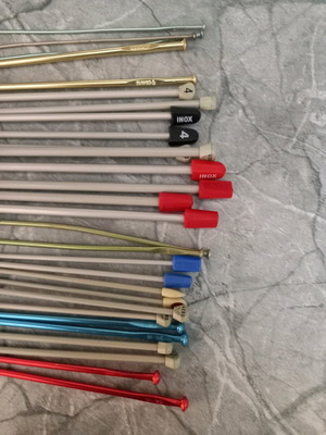 Knitting needles like new, set of 34 pieces, inox and others
