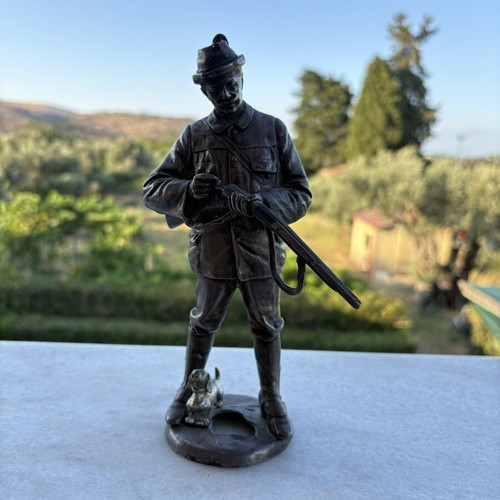 Collectible bronze hunter statue with dog like new, heavy decorative