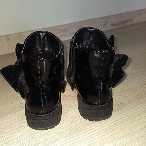 Nelli Blu kids boots size 30 like new, black patent leather with bow