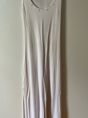 Maxi dress white new, side slit, one size M