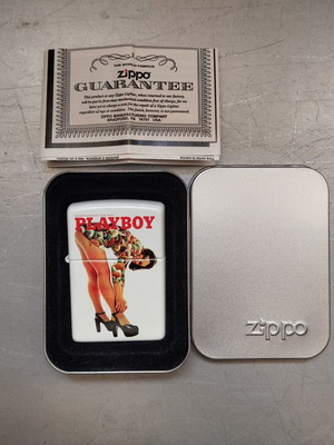 Zippo Playboy Retro Girl White Matte lighter vintage new 2003
