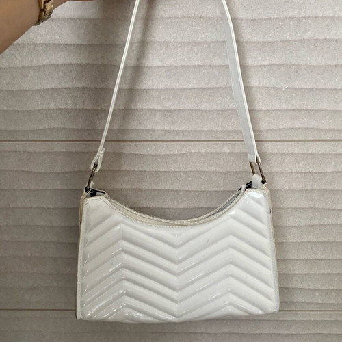 White simple shoulder bag used