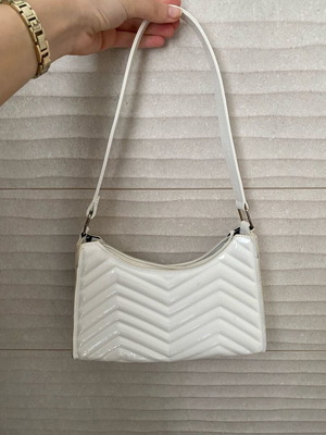 White simple shoulder bag used