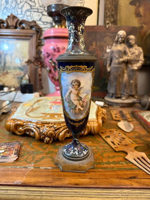Server like new, dated 1900, height 26 by 7