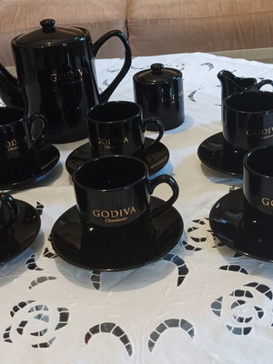 Godiva ceramic black coffee and hot chocolate set like new