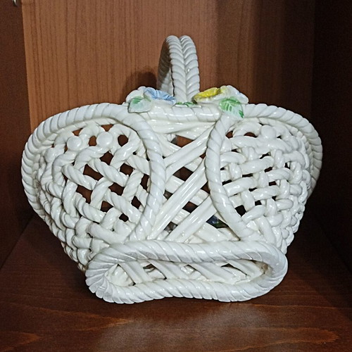 Ceramic decorative basket Capodimonte style like new