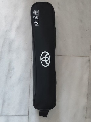 Φαρμακείο αυτοκινήτου Toyota Yaris Cross με τρίγωνο και γιλέκο