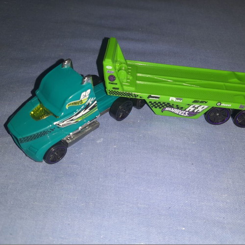 Hot Wheels Track Stars Hitch N' Haul καινούργιο μοντέλο νταλίκας μεταφοράς αυτοκινήτων