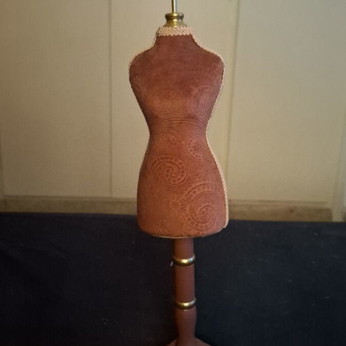 Jewelry stands set of 2, like new, black and pink, 6 positions each