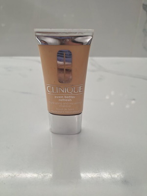 Clinique Even Better Refresh Hydrating and Repairing Foundation used