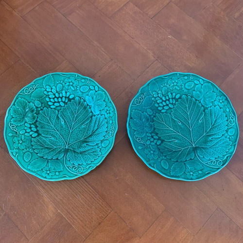 Wedgwood Majolica antique plates like new, set of 2