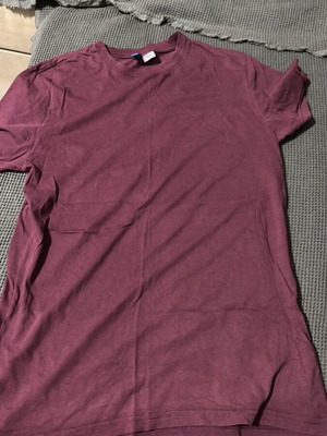 T-shirt burgundy men's size M like new