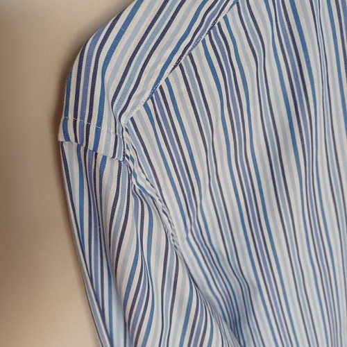Striped shirt like new, size L, with contrasting collar and cuffs