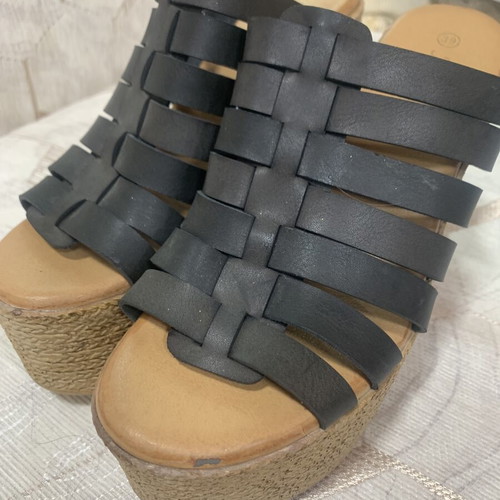 Just Me women's platform sandals like new, size 39, black