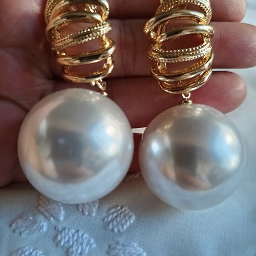 Earrings with Large Pearls and Gold Tone Design new