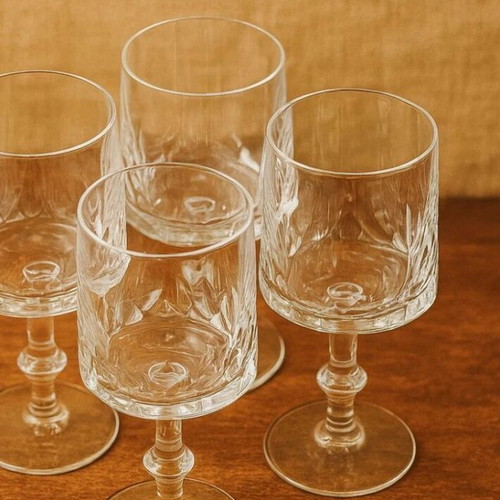 Vintage crystal wine glasses set of 5 like new