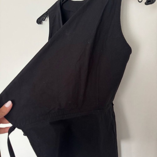 Sleeveless shirt tied black size S used