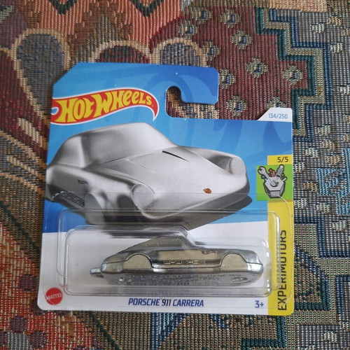 Hot Wheels Porsche 911 Carrera metal keychain new