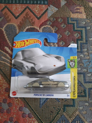 Hot Wheels Porsche 911 Carrera metal keychain new