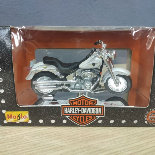 Maisto Harley Davidson 2000 FLSTF Fat Boy Series 1/18 scale model