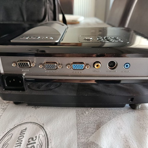 BenQ MP522ST Projector like new, XGA 2000 Lumens, short-throw