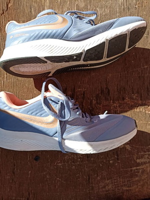 Nike athletic shoes used, girls', size 38.5, purple