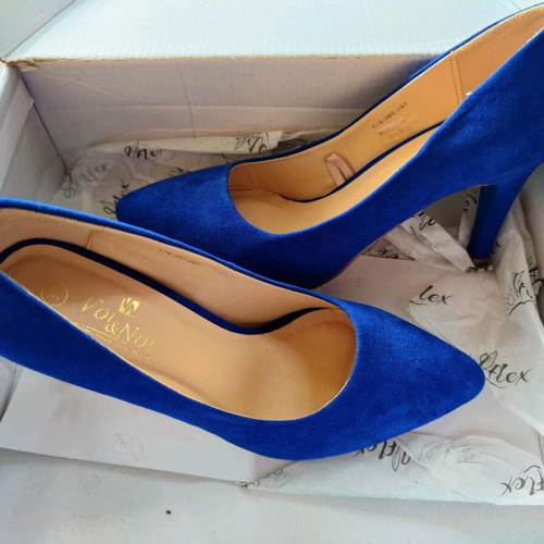 Suede blue electric pumps like new, size 36