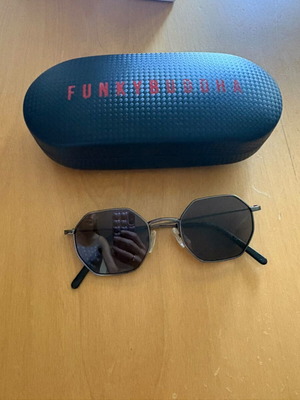 Funky Buddha sunglasses like new, black
