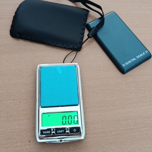 Pocket precision scale with free battery