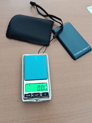 Pocket precision scale with free battery