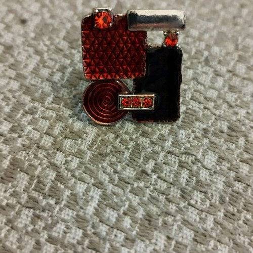Ring large in burgundy shades like new, adjustable size