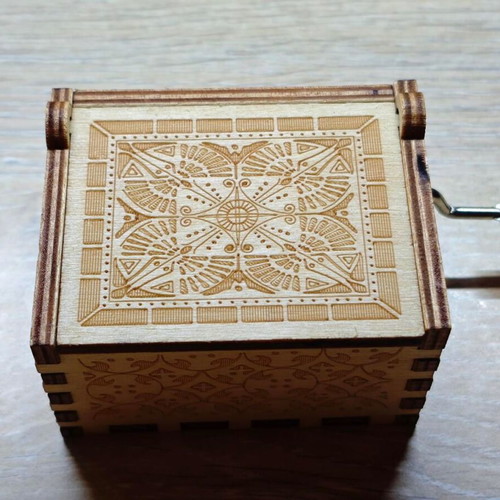 Wooden Queen Music Box like new with hand crank and engraved design
