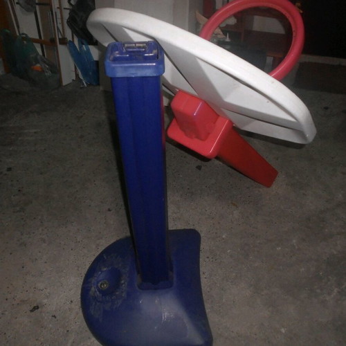 Little Tikes adjustable outdoor basketball hoop like new
