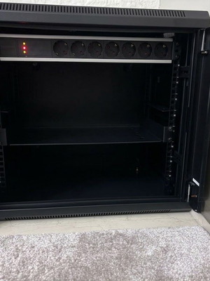 Πολύπριζό PDU για Rack 19" 7 sockets 4000W σαν καινούργιο με surge protection