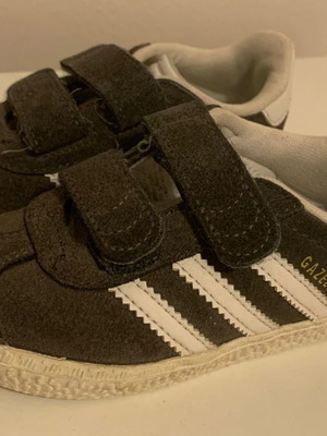 Adidas Gazelle употребявани детски обувки номер 22