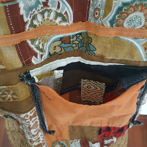 Shoulder bag with straw base like new