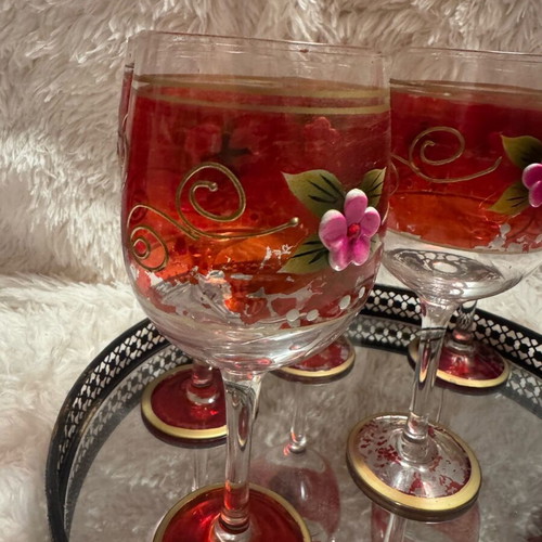 Venetian stemmed glasses like new, set of 6 with red design