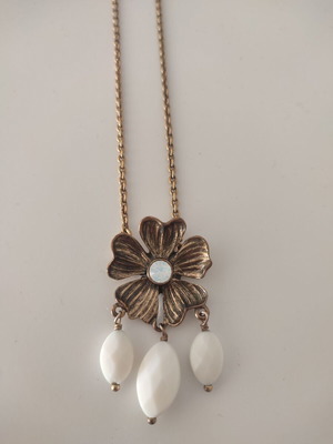 Pilgrim necklace like new, white and gold-tone