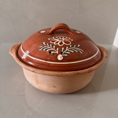 Handpainted Clay Casserole from Portugal like new