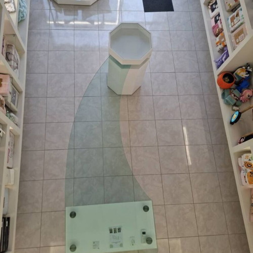 Luxury Shop Counter 3m with White Lacquer and 20mm Safety Glass, Like New