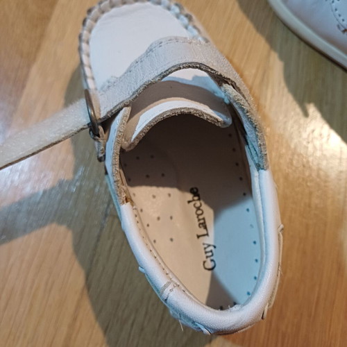 Guy Laroche leather shoes for boys white size 22 like new