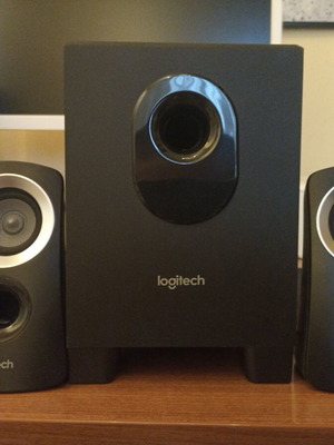 Logitech Speaker System Z313 like new with subwoofer and wired control
