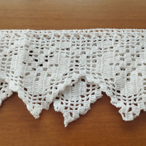 Vintage handmade circular crochet lace borders set of two