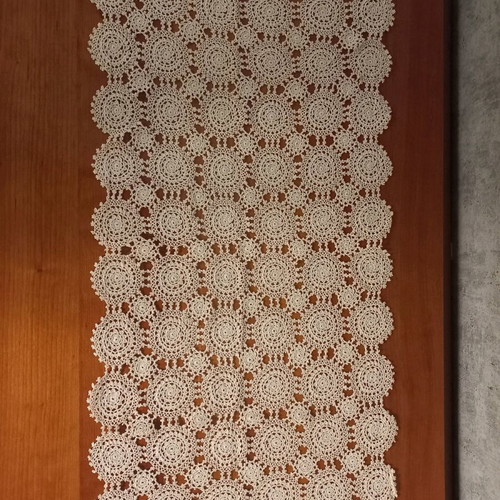 Handmade napkins used, one rectangular and six square