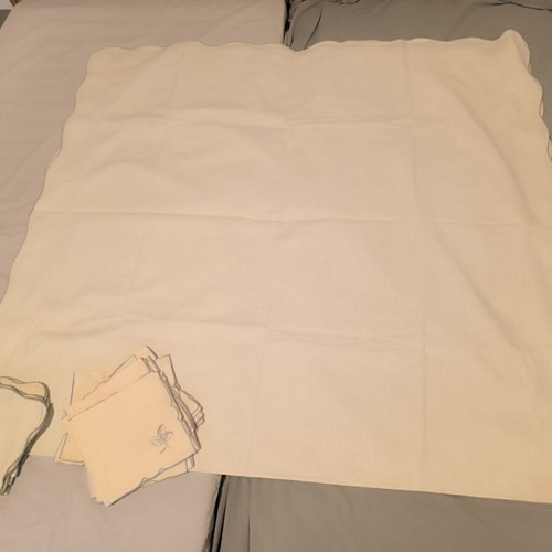 Vintage σετ τραπεζαρίας λινό τραπεζομάντηλο 2,60x1,43 μ. με 22 χειροποίητες πετσέτες